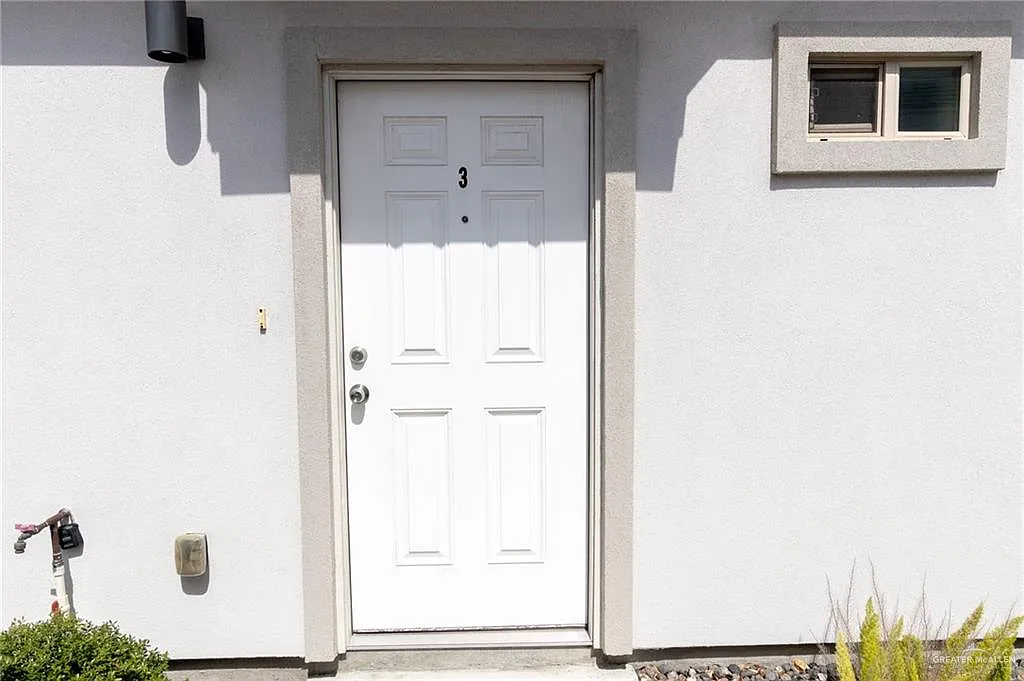 2 bed, 2.0 bath, 949 sqft, $1,185 — Photo 2