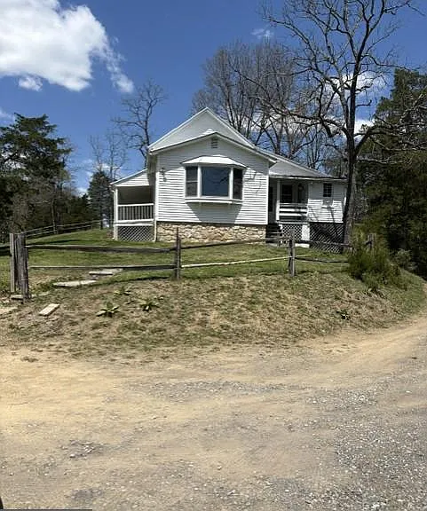 306 Tonys Hollow Ln — Photo 1