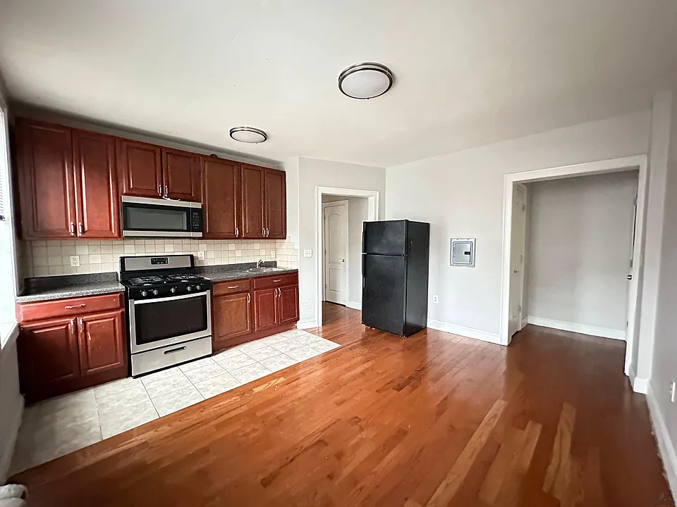 169-171 Manhattan Ave #1