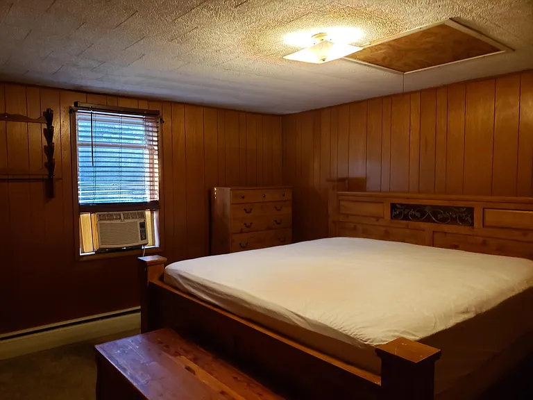 King size bed dresser w/mirror and chest