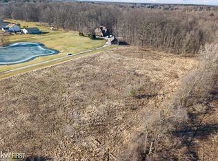 9112 Division Rd, Columbus, MI 48063