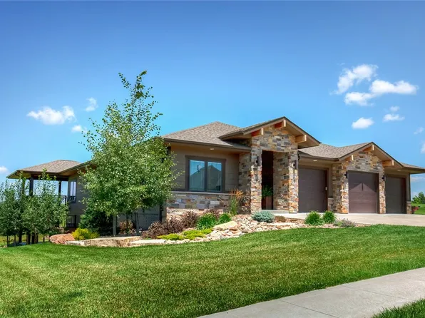 1006 Lakeview Dr, Pella, IA 50219