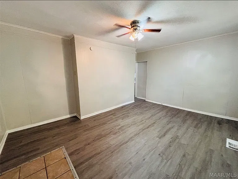 218 Broadway St — Photo 6