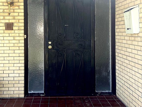 2nd image of 2500 Nashville Ave