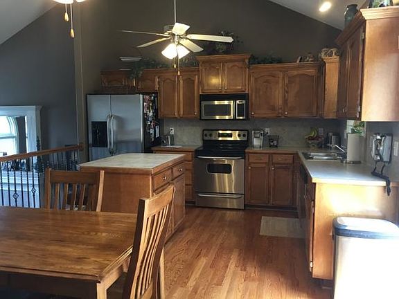 5th image of 616 NE Hans Dr