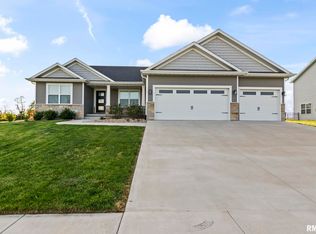 1709 Spartan Dr, Chatham, IL 62629