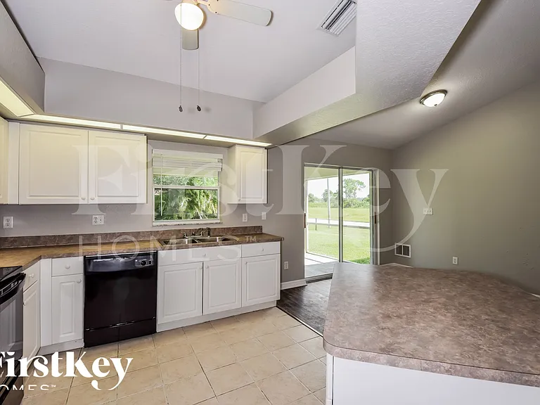 3619 NW 41st Ln — Photo 7