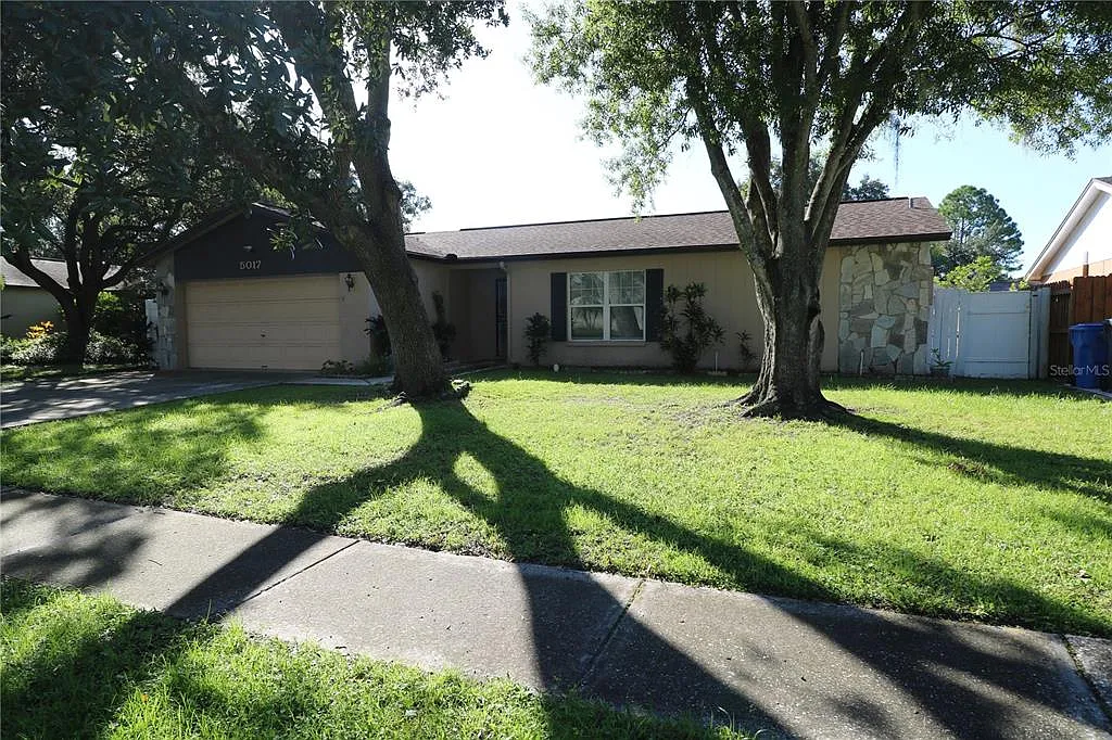 3 bed, 2.0 bath, 1575 sqft, $2,600 — Photo 3