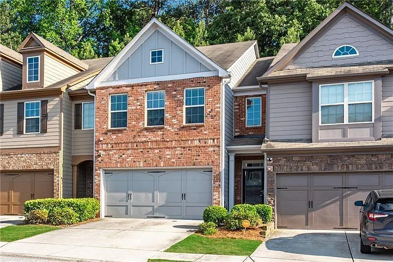 3 bed, 2.5 bath, 2094 sqft, $2,800 — Photo 2