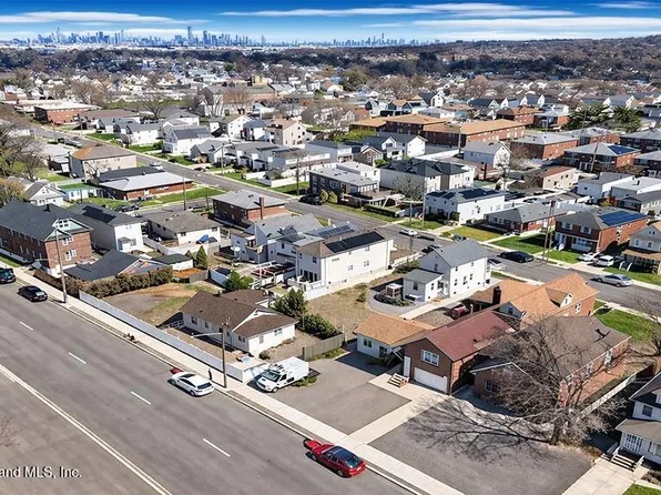 572 Villa Ave, Staten Island, NY 10302