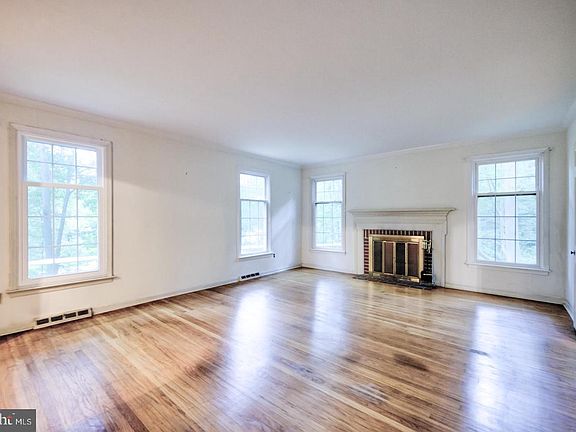 4th image of 791 Robinhood Rd
