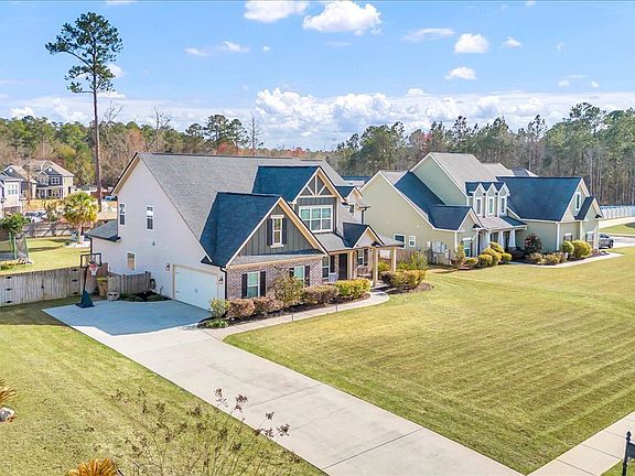 3rd image of 102 Henry Ct