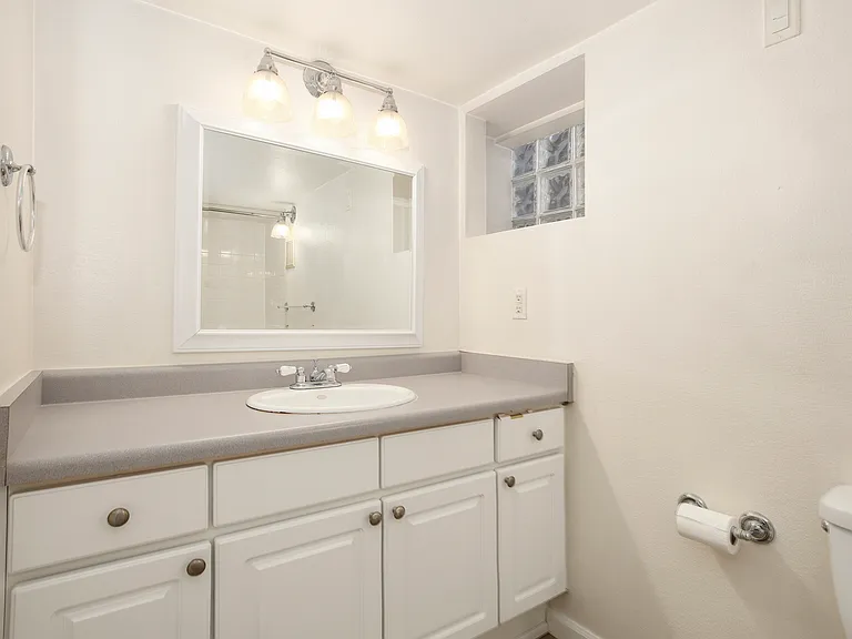 668 S Ogden St #B — Photo 22