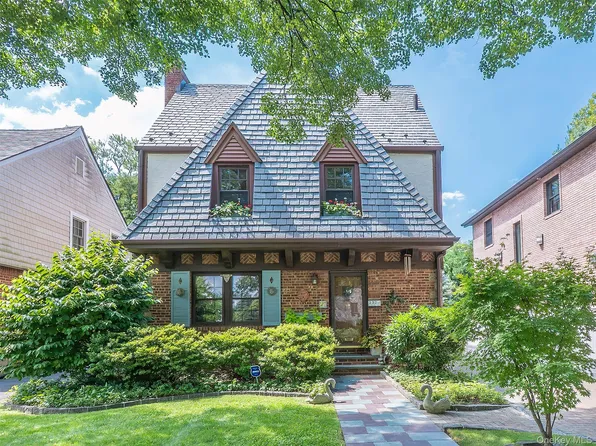 3324 214th Street, Bayside, NY 11361