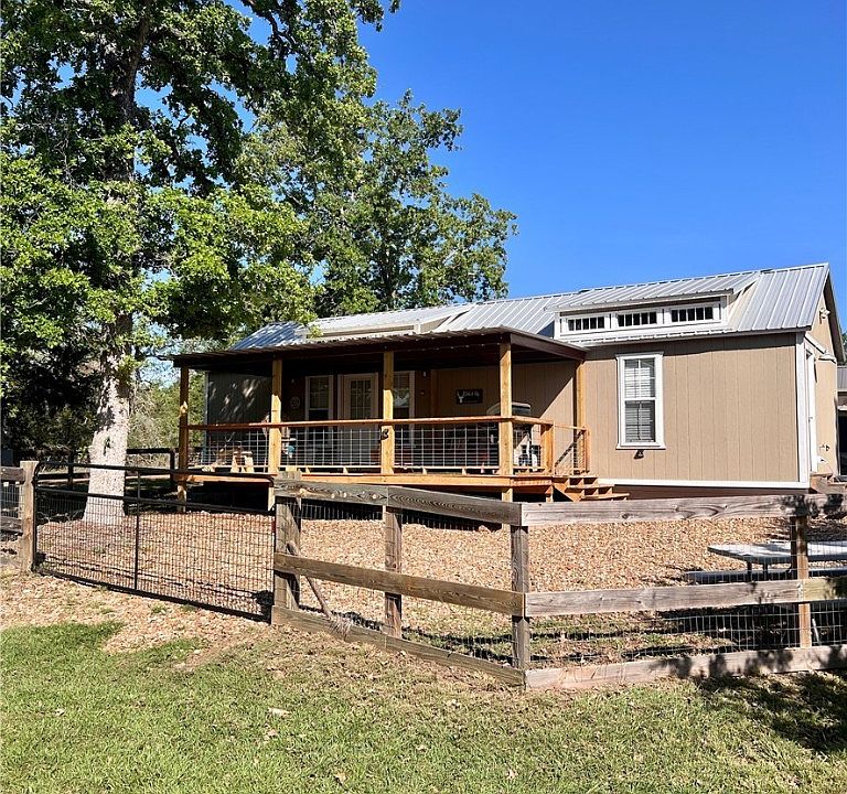 1st image of 301 Oak Glen Cir