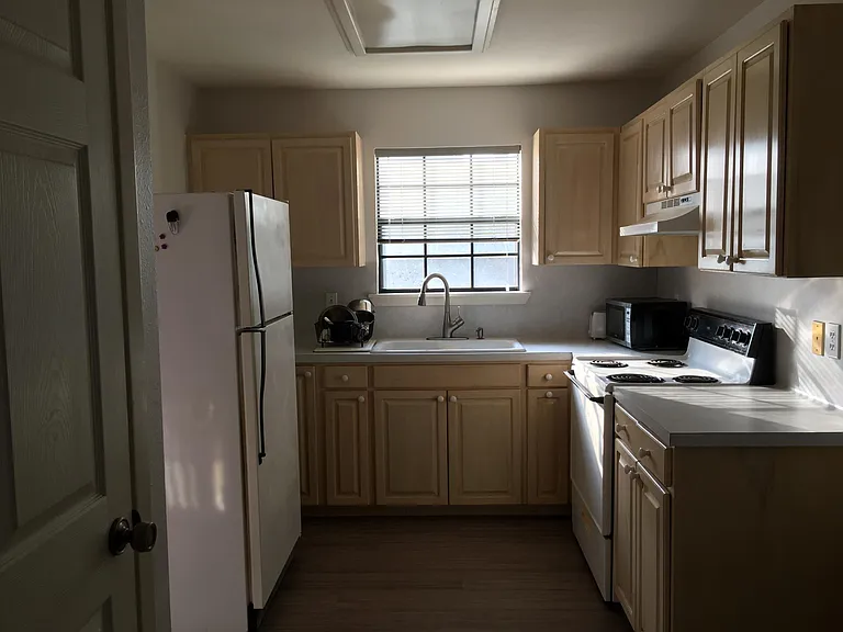 17 Ebony Ave #A — Photo 5