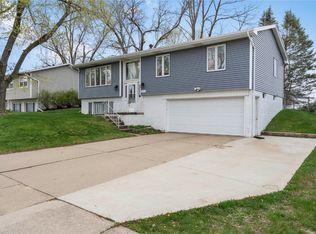 2620 Falbrook Dr NE, Cedar Rapids, IA 52402