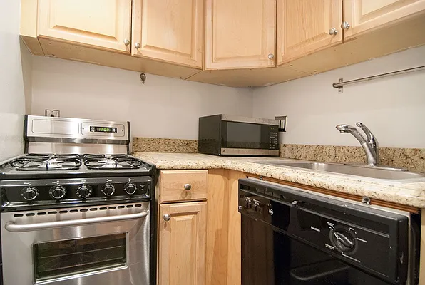 Rented by WAM Partners - William Moses Co. | media 8