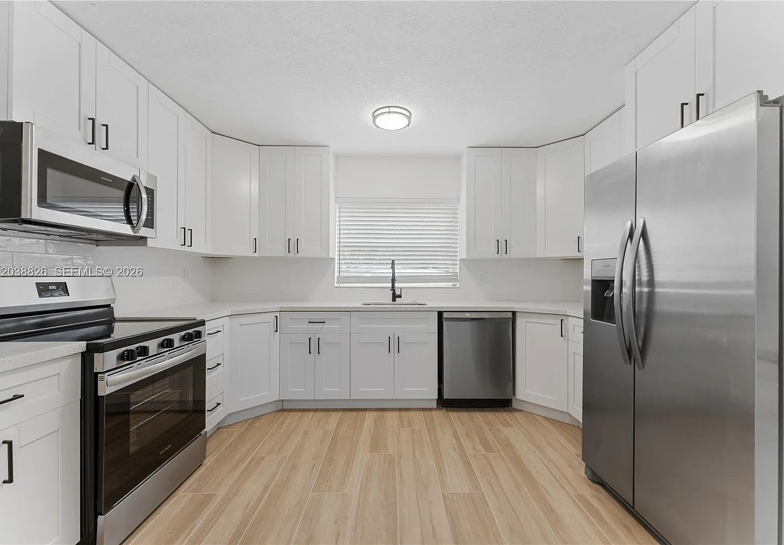Lakes Garden Condo — Photo 2