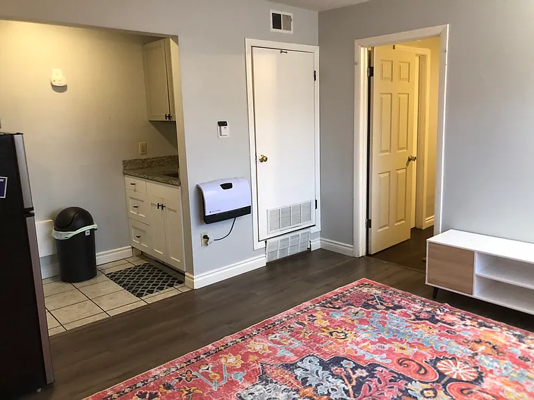 342 E Tompkins St — Photo 6