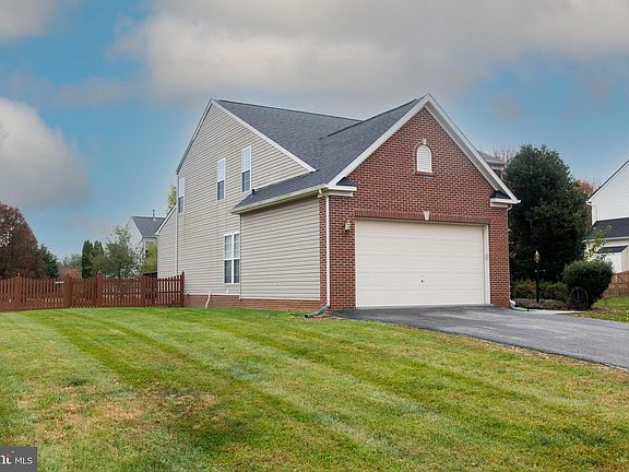 3rd image of 406 Oakmont Dr