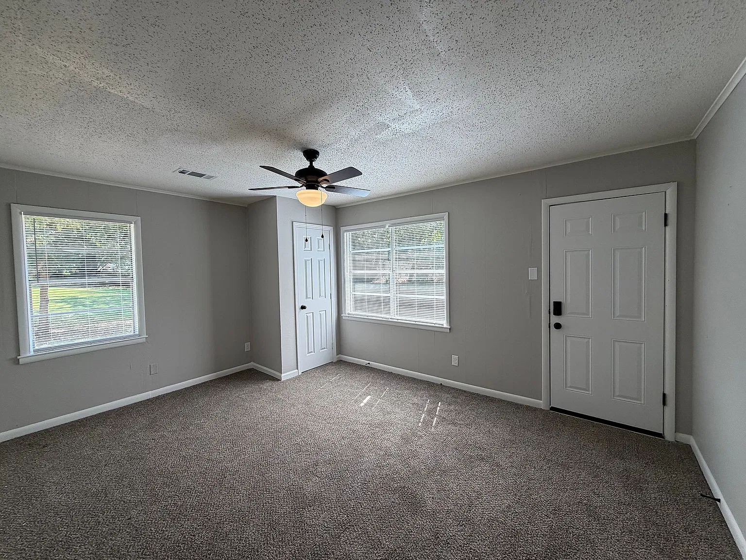 2738 W Skyline Cir — Photo 2