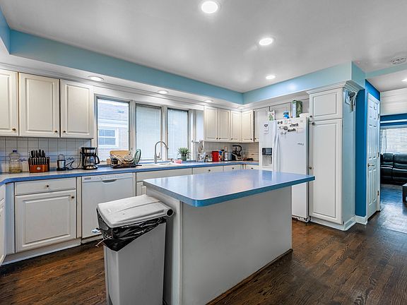 4th image of 8009 S Kolin Ave