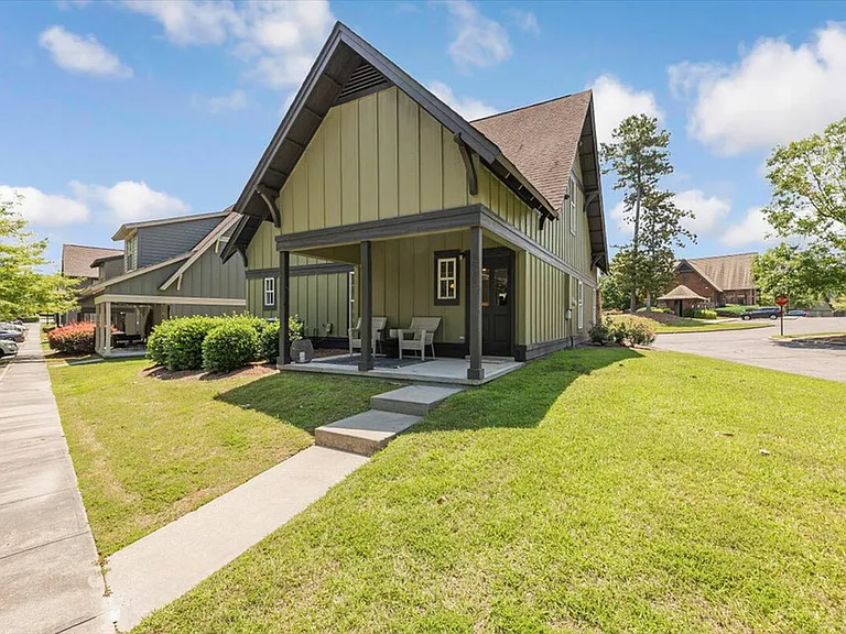 Enjoy cottage-style townhomes with spacious porches at The Cottages of Hattiesburg.