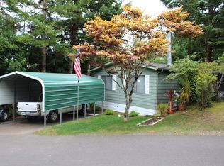 695 Village Pines Dr, Coos Bay, OR 97420