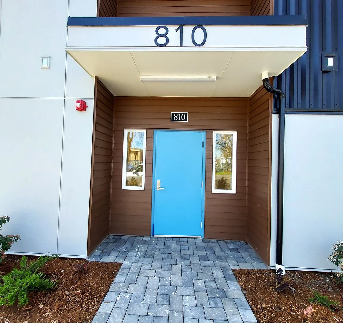 810 Yakima — Photo 2