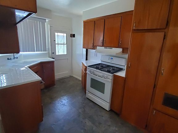 5th image of 743 Arcadia Ave Unit 4
