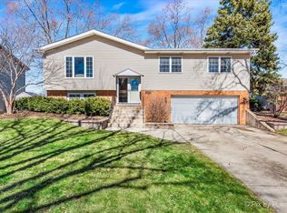 1687 Brentwood Ln, Wheaton, IL 60189