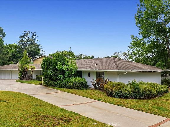 4th image of 975 Valley Vista Dr