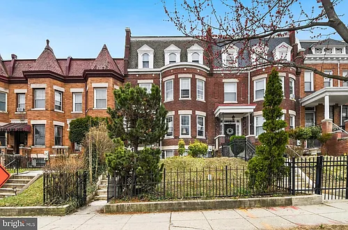 1118 Girard St NW #B Photo 1