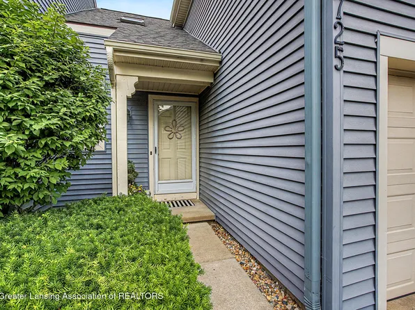 1725 Whitegate Ln, East Lansing, MI 48823