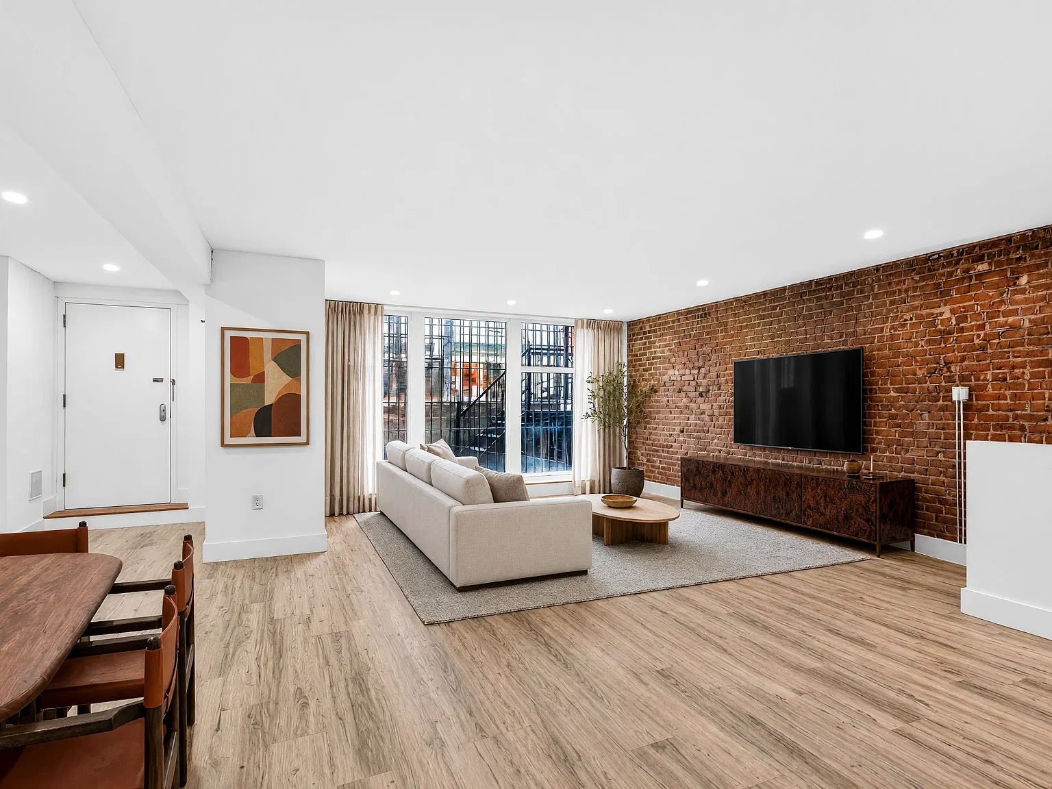52 Bond Street — Photo 1