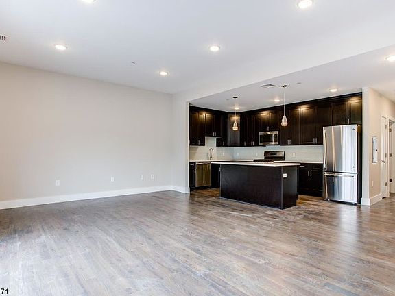3rd image of 59 Willet St #12