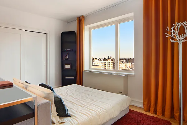 Bedroom, photo 1
