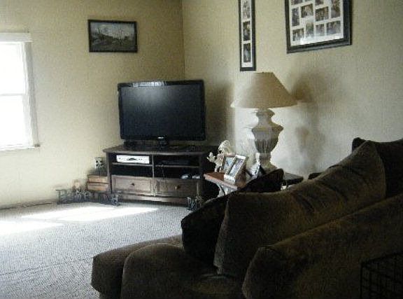 3rd image of 30 W Park Dr
