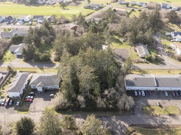 627 Sunset Avenue NE, Ocean Shores, WA 98569