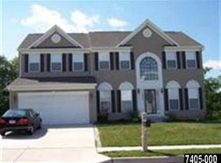 1075 Stone Gate Dr, York, PA 17406