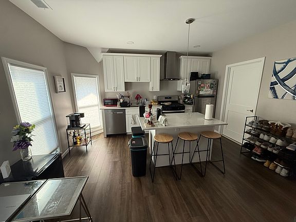 2nd image of 1839 N Oakland Ave APT 2