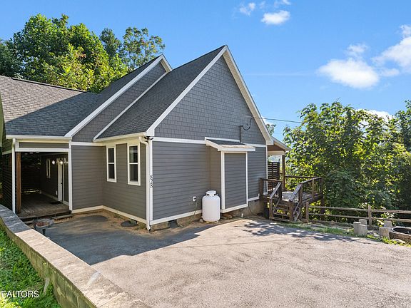 2nd image of 828 Beanstalk Rd