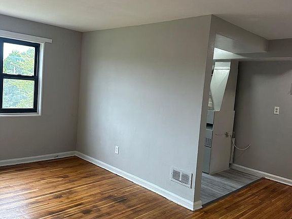 3rd image of 4639 Hunt Pl NE APT 204