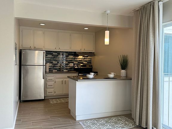 4th image of 2400 Q St #305