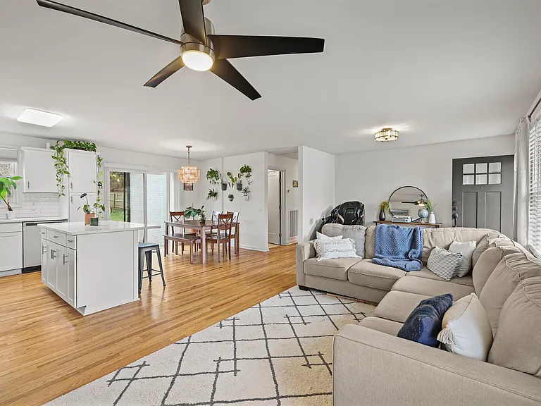 3826 E Ridge Dr — Photo 8