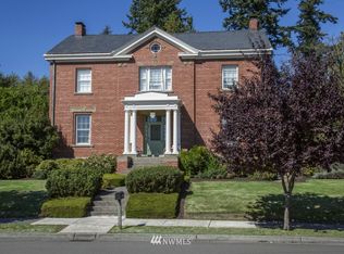 1939 Parkview Dr NE, Bainbridge Island, WA 98110