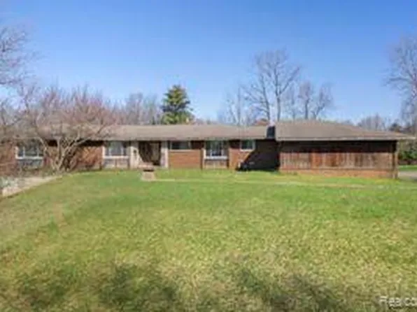 8825 Ortonville Rd, Clarkston, MI 48348