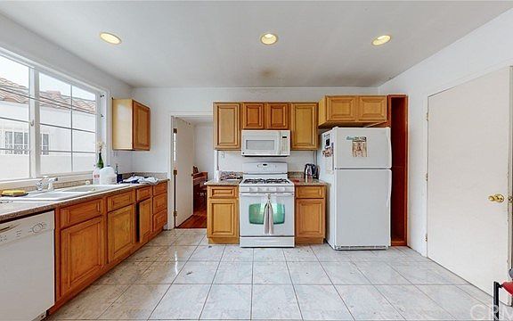 4th image of 1706 N Marine Ave