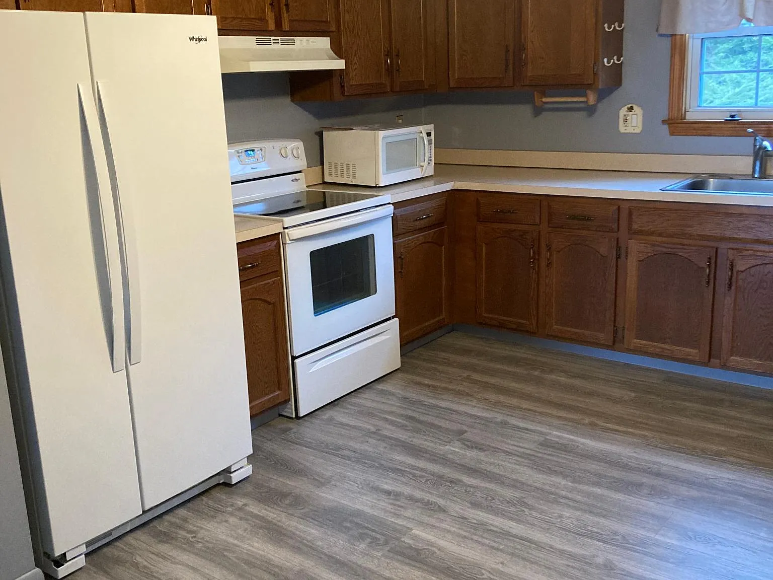 2 bed, 1000 sqft, $2,200 — Photo 3